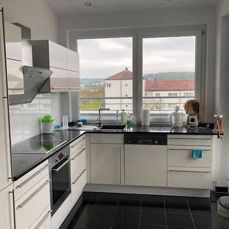 Lägenhet Mit Balkon In Neuer, Heller Penthouse